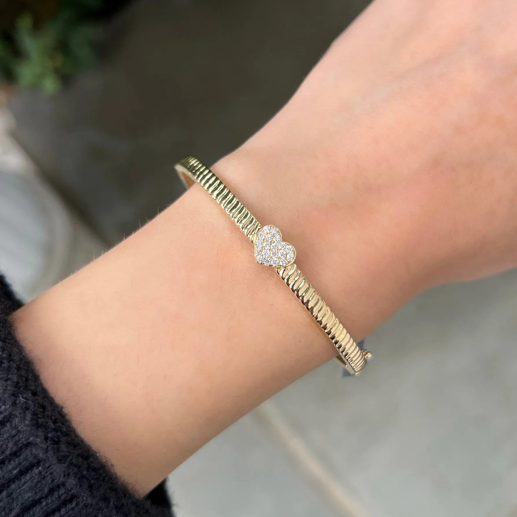 14K GOLD DIAMOND CELINE HEART BANGLE