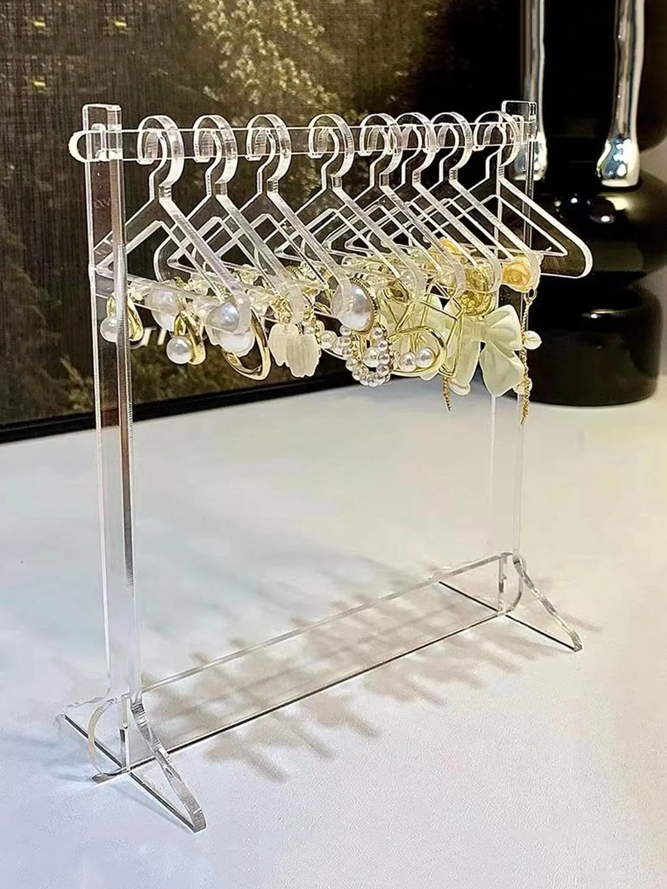 1pc Clear Clothes Hanger Design Jewelry Tower, Simple Plastic Earrings Storage Tower For Desk