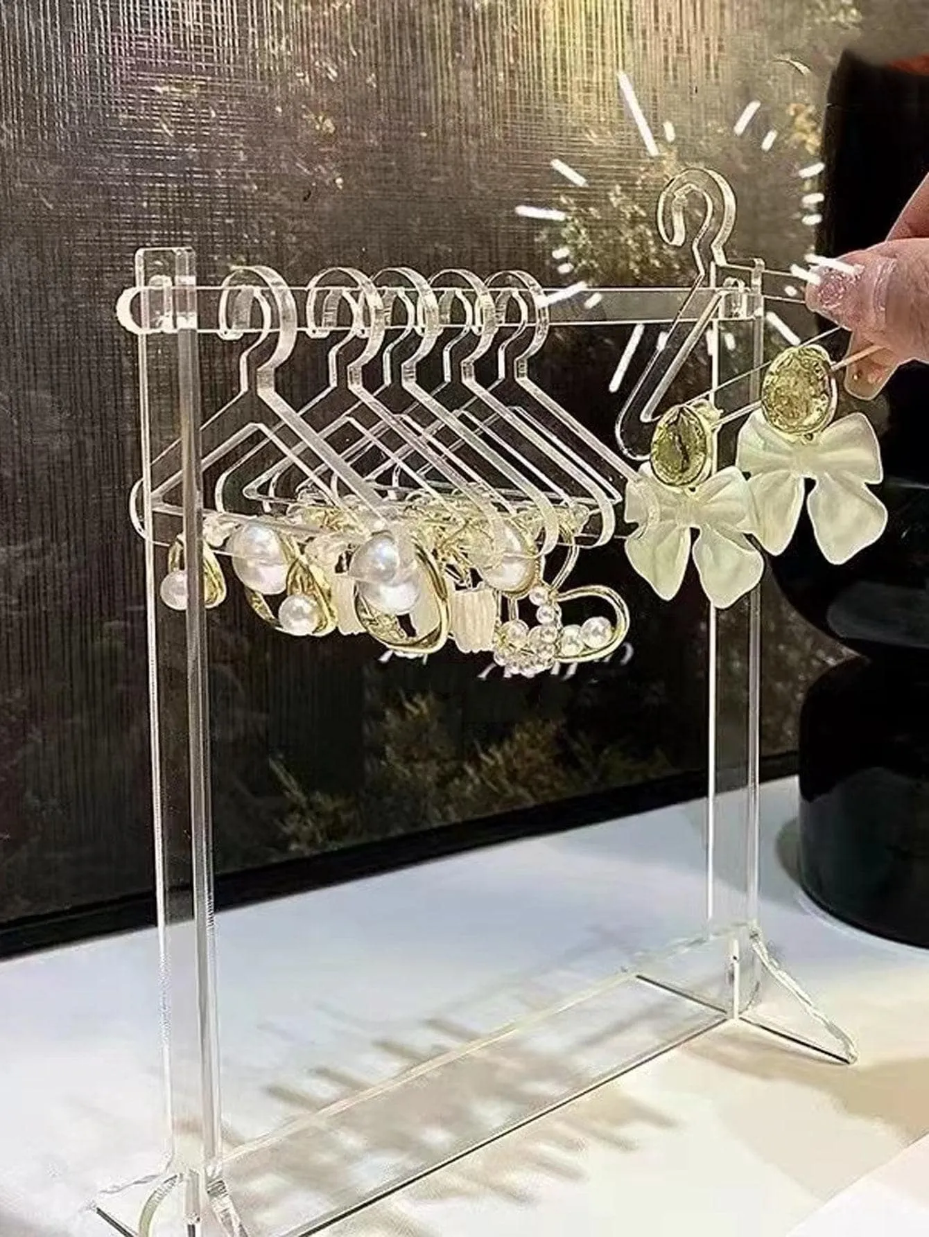 1pc Clear Clothes Hanger Design Jewelry Tower, Simple Plastic Earrings Storage Tower For Desk