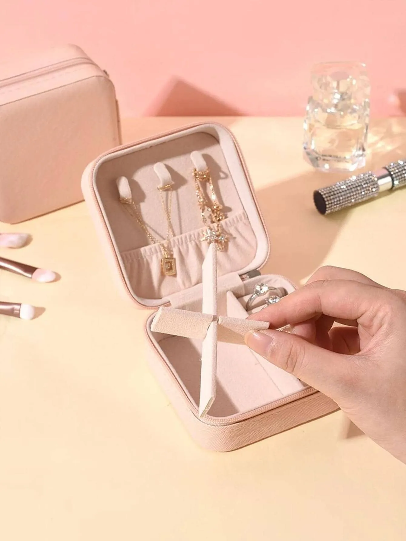 1pc Solid Color White Jewelry Box, Modern Portable PU Plain Multifunction Jewelry Storage Box For Home And Travel