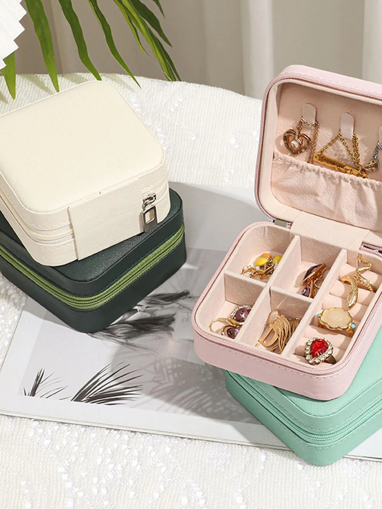 1pc Solid Color White Jewelry Box, Modern Portable PU Plain Multifunction Jewelry Storage Box For Home And Travel