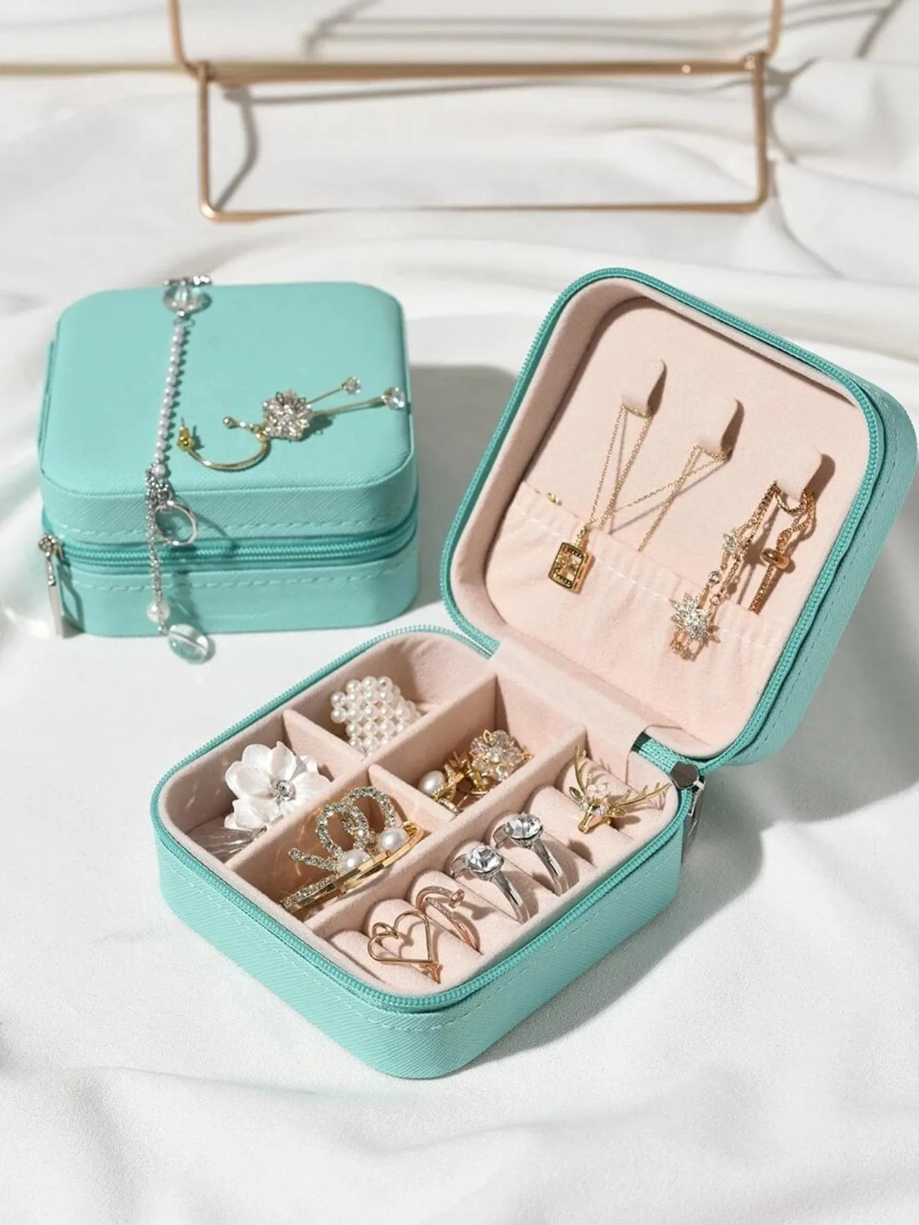 1pc Solid Color White Jewelry Box, Modern Portable PU Plain Multifunction Jewelry Storage Box For Home And Travel