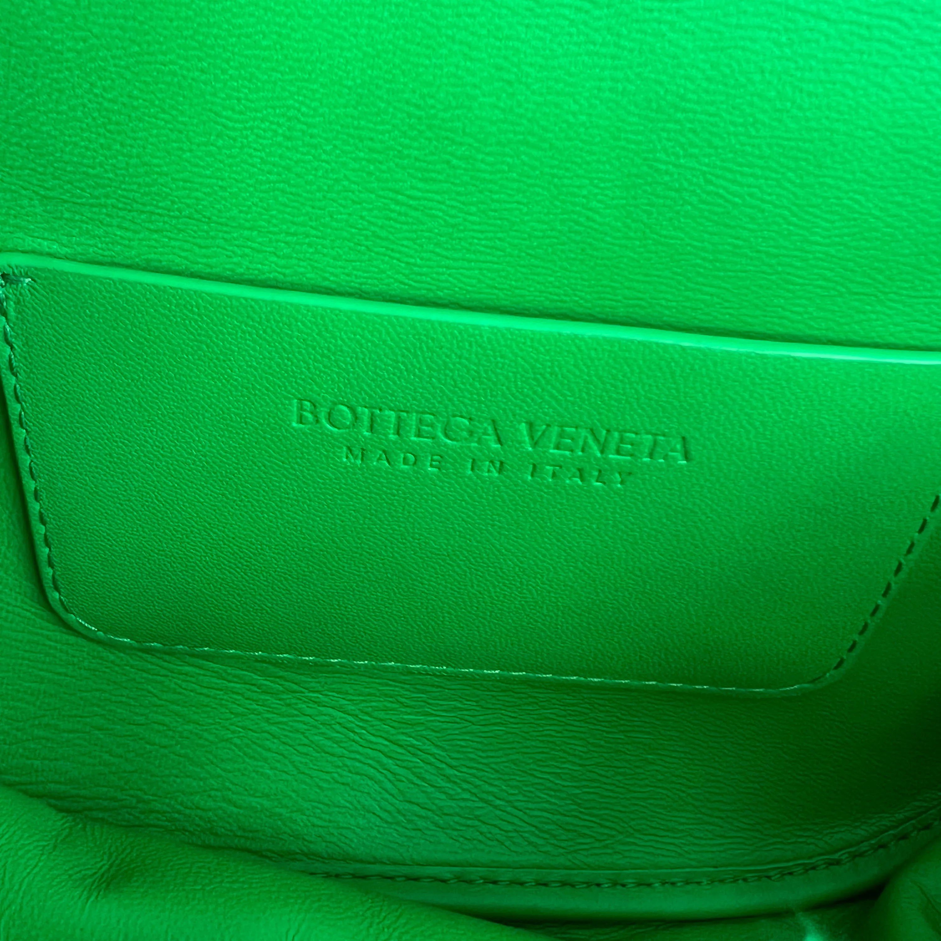 Bolsa Bottega Veneta Com Plumas em Couro Verde