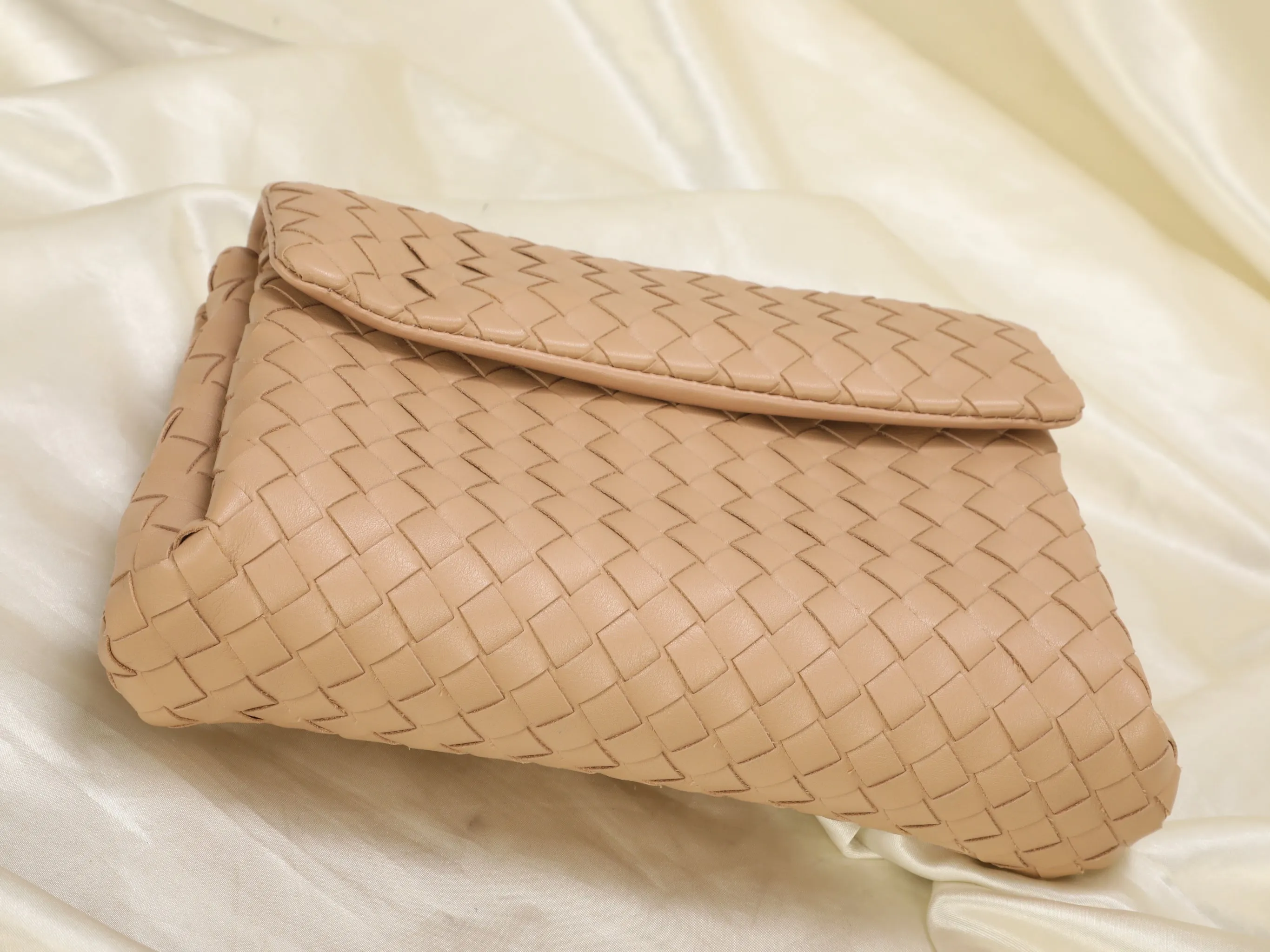 Bottega Veneta 2021 Intrecciato Clutch